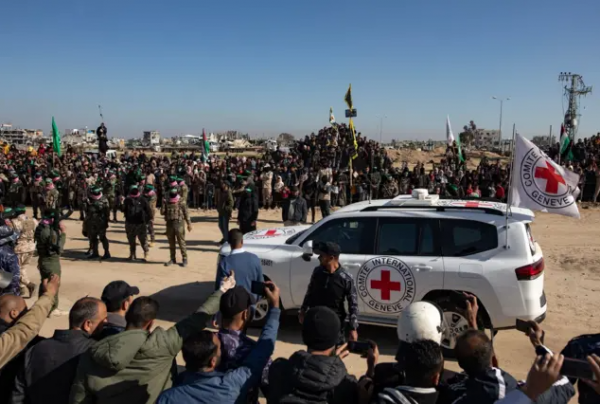 تل أبيب ترفض مقترحًا لإبرام صفقة تبادل 5 محتجزين