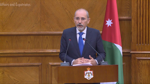 الصفدي: تنياهو يأخذ المنطقة بأسرها رهينة لأهداف أيديولوجية خاصة