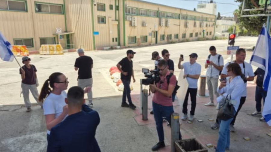 مستوطنون يقتحمون مقر أونروا في القدس ويطالبون باحتلاله