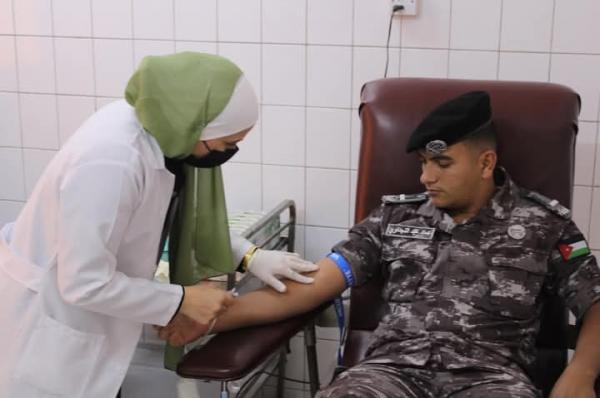 الزرقاء: الأمن العام يرفد بنك الدم الإقليمي بزمر نادرة بعيد الاستقلال
