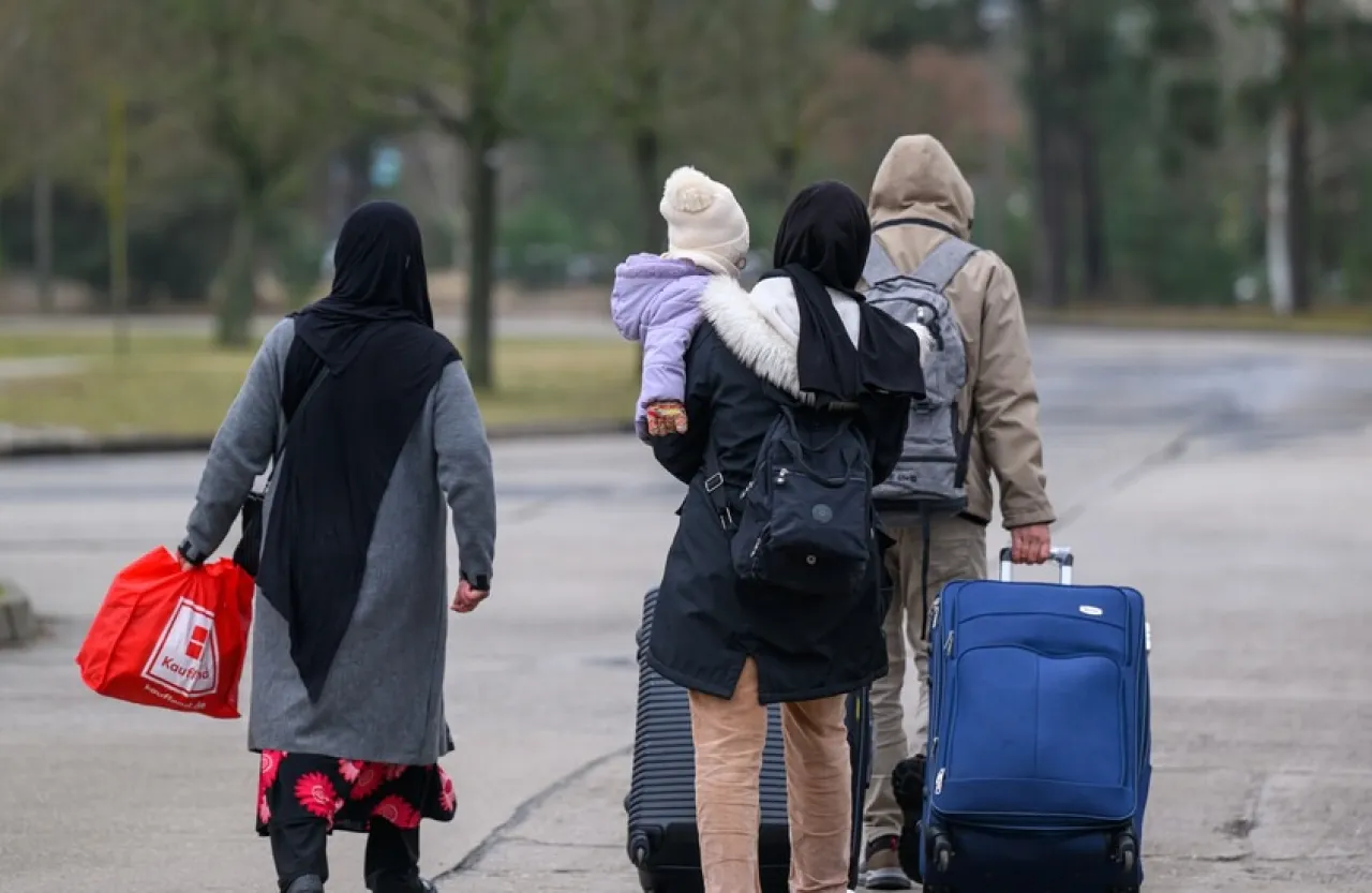 ألمانيا تدرس تجميد طلبات إعادة توحيد الأسرة للمهاجرين