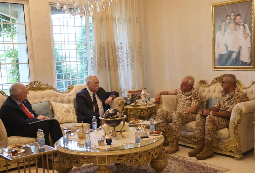 الحنيطي يلتقي وفدًا من أعضاء لجنة الخدمات المسلحة في الكونغرس الأميركي