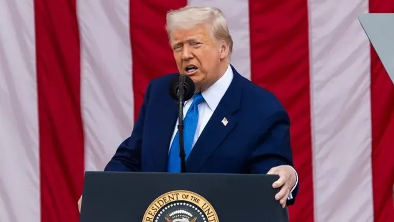 ترامب: بوتين يلعب بالنار