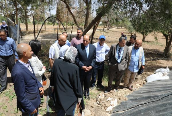 مدير عام البحوث الزراعية الرواشدة يوجه الباحثين للخروج إلى الميدان
