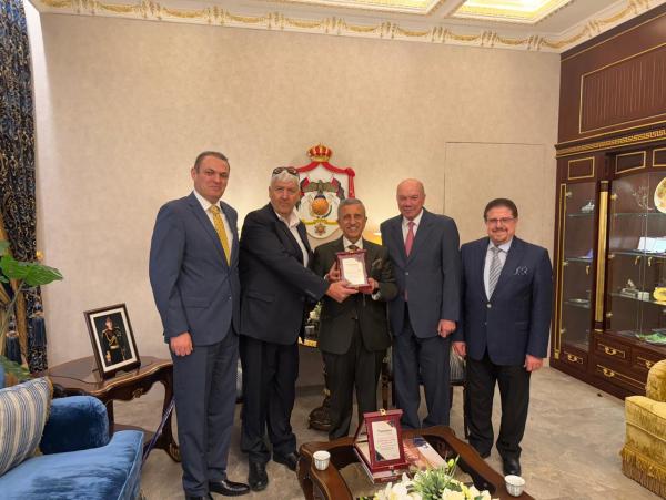 الفايز يبحث مع جمعية العناية بمرضى الباركنسون سُبل تطوير الخدمات