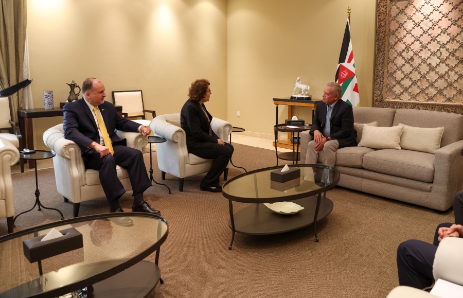 الملك يستقبل أعضاء من الكونغرس الأمريكي