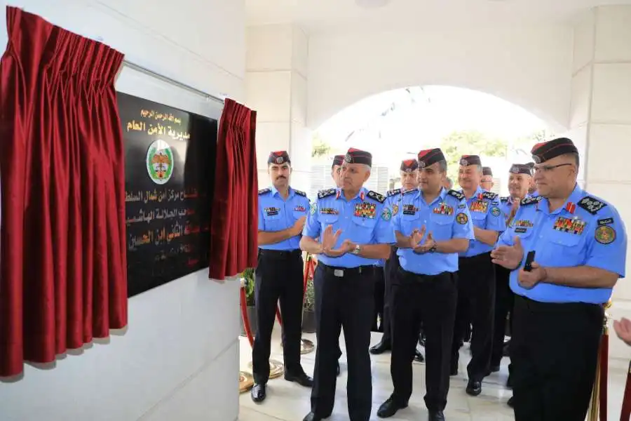 مدير الأمن العام يفتتح مركز أمن شمال السلط وسرية درك غرب معان (صور)