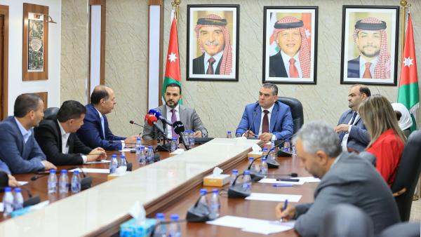 توصية نيابية بإدراج مساق الثقافة الحزبية في الجامعات