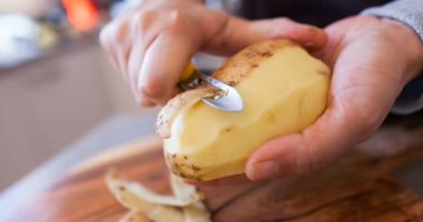 9 فوائد للبطاطا على بشرتك.. أهمها التفتيح وتوحيد اللون