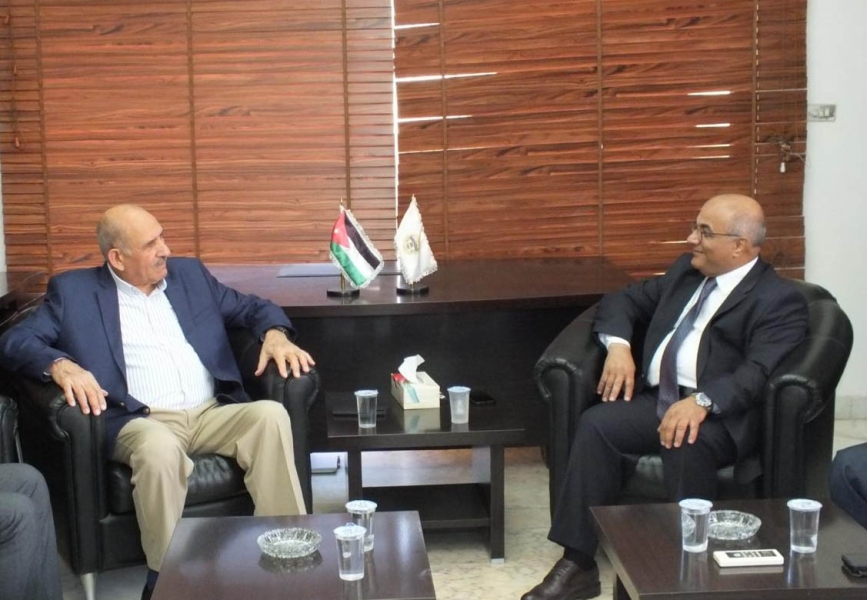 رئيس مجلس إدارة الفوسفات يزور نقابة الصحفيين