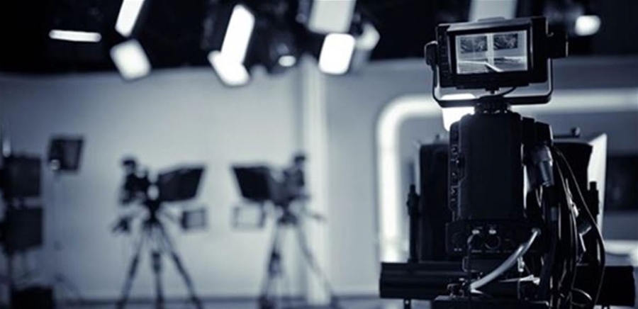 حاول وضع يده عليها... ممثلة شهيرة تنفعل على أحد معجبيها