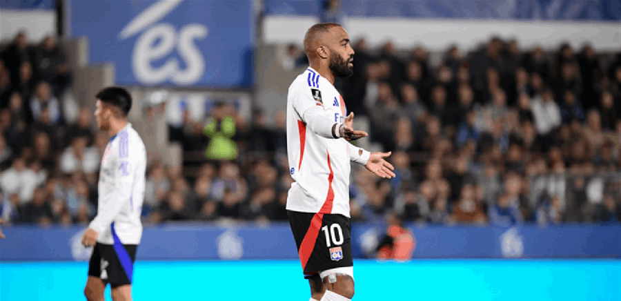 لهذا السبب.. الفيفا يحرم ليون الفرنسي من التعاقدات