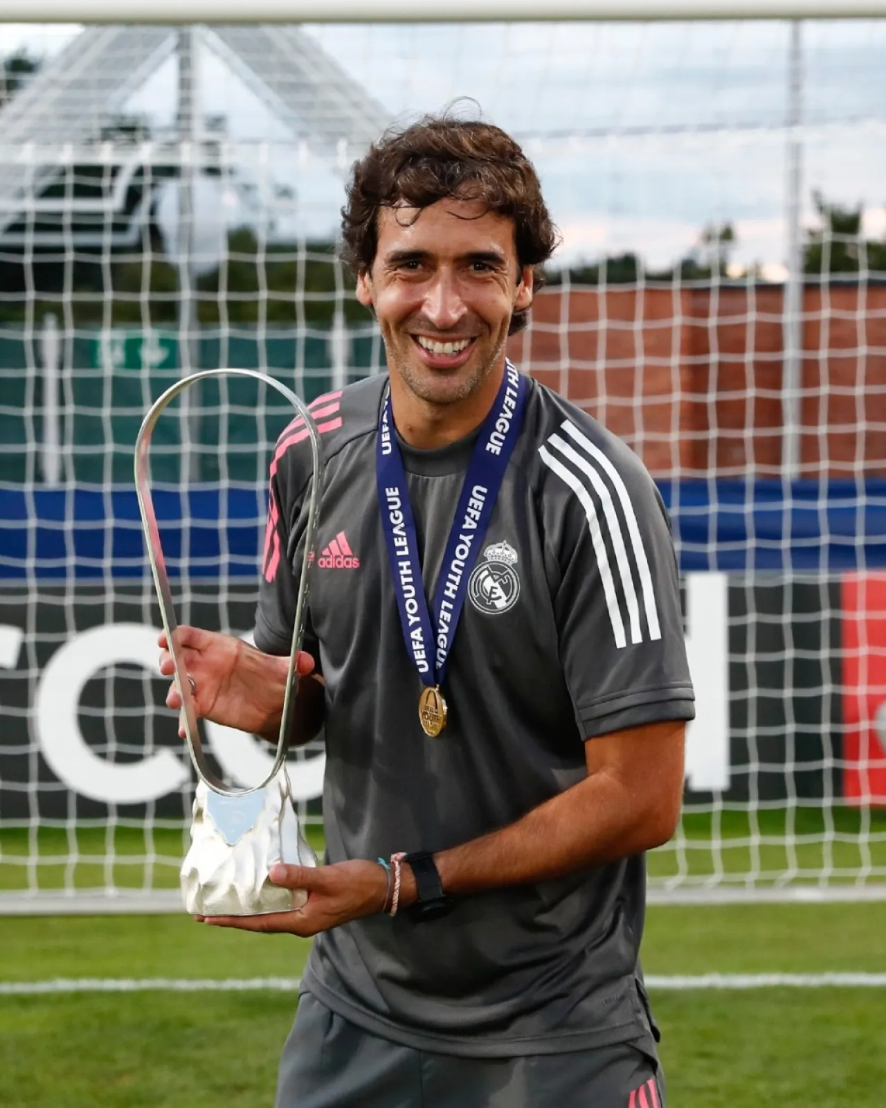 رسمياً .. راؤول جونزاليس يرحل عن ريال مدريد