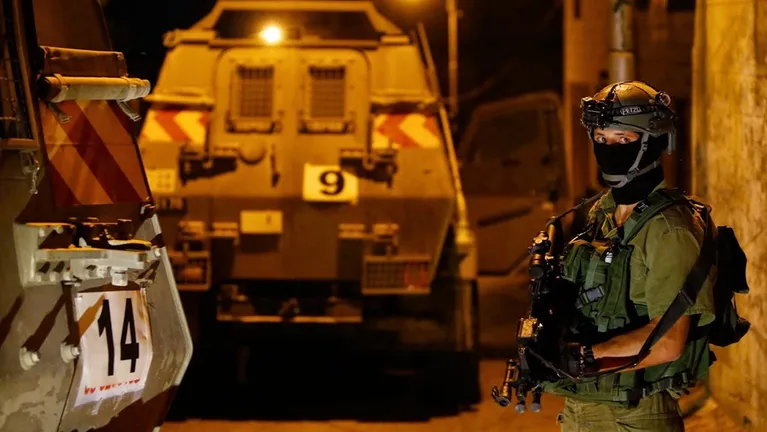 قوات الاحتلال تنفذ حملة اعتقالات واقتحامات بالضفة