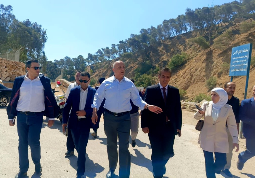 وزير البيئة يتفقد الواقع البيئي في سيل الزرقاء