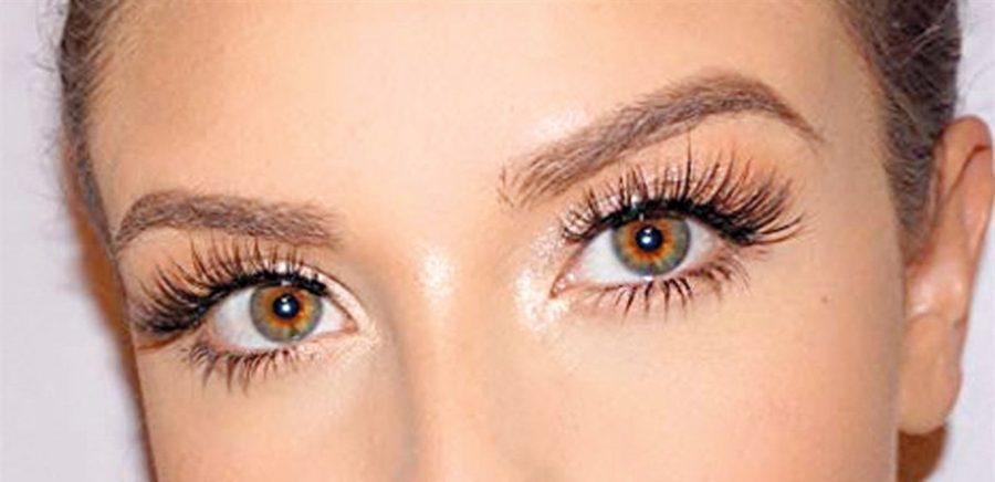 تأثير الرموش الاصطناعية.. بين الجمال والمخاطر الصحية