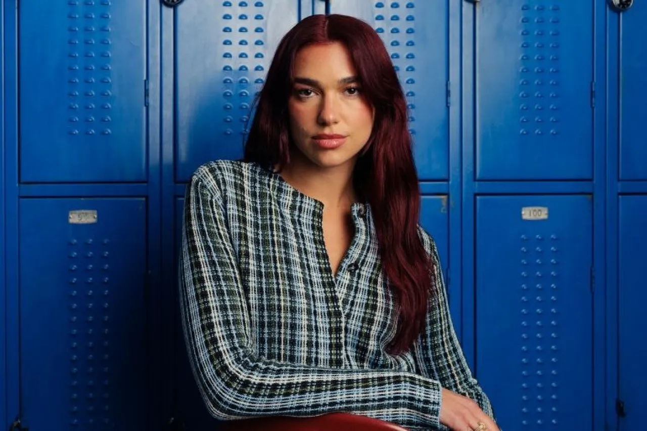 تتقدّمهم دوا ليبا.. 300 نجم يطالبون رئيس وزراء بريطانيا بتعليق بيع الأسلحة لإسرائيل