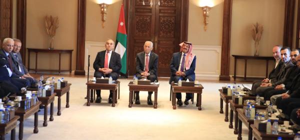 رئيس الديوان الملكي يلتقي وفدا من أنباء عشيرة آل حداد