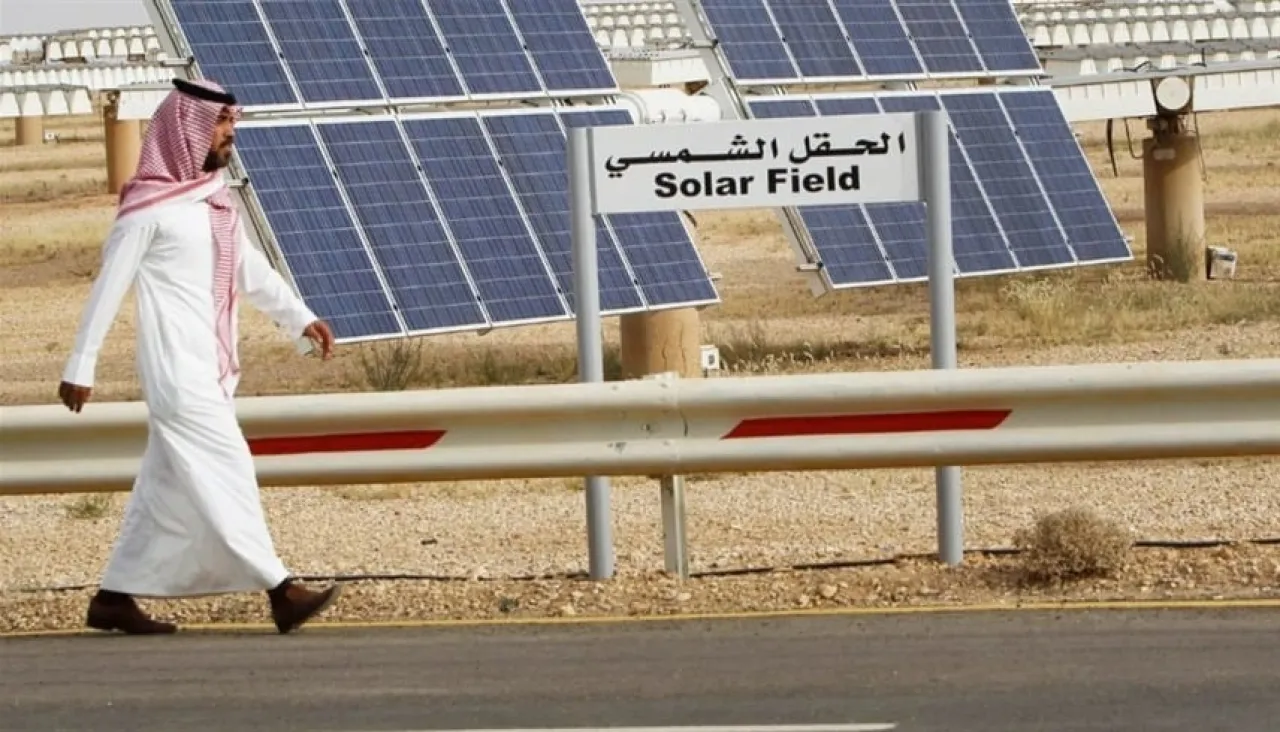 تقنية سعودية تبرد الألواح الشمسية وتطيل عمرها 200