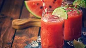 سهل وسريع .. طريقة لعمل عصير البطيخ المنعش