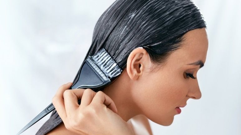 يغنيكي عن الصالون .. ماسك طبيعي لفرد الشعر قبل العيد