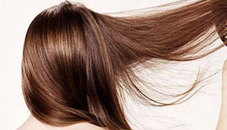 يمنع تساقط وتلف الشعر... خطوات بسيطة لتدليك فروة الرأس