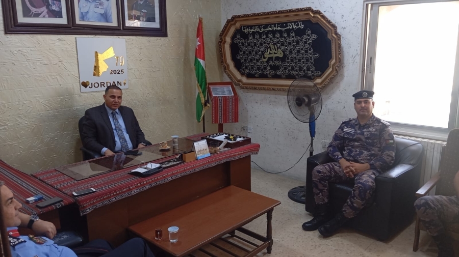 محافظ الزرقاء يشيد بجاهزية مركز دفاع مدني شويعر