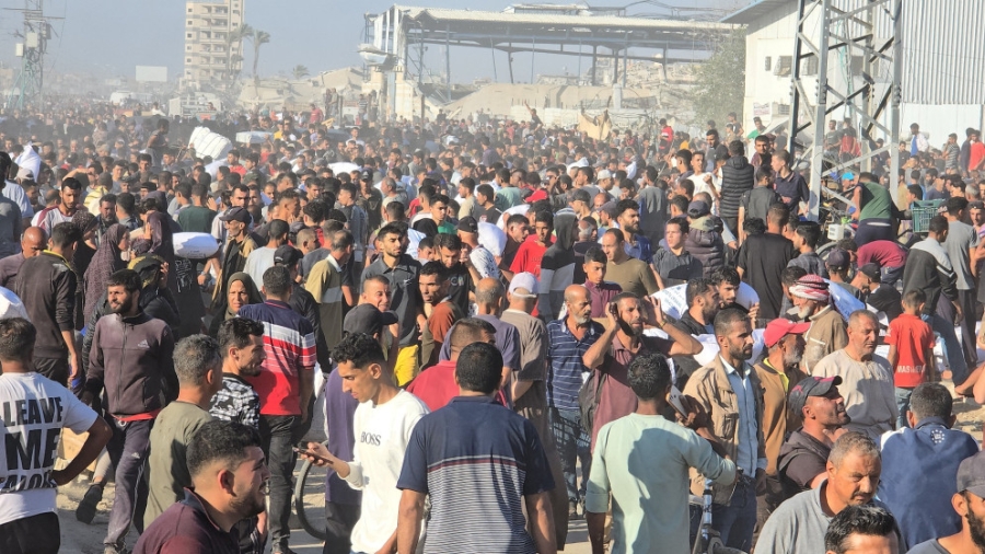 30 شهيدا في مواقع توزيع المساعدات في غزة فجر الأحد