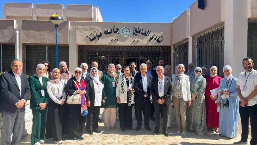 جامعة الزرقاء تشارك في تحكيم مشاريع تخرج بجامعة مؤتة
