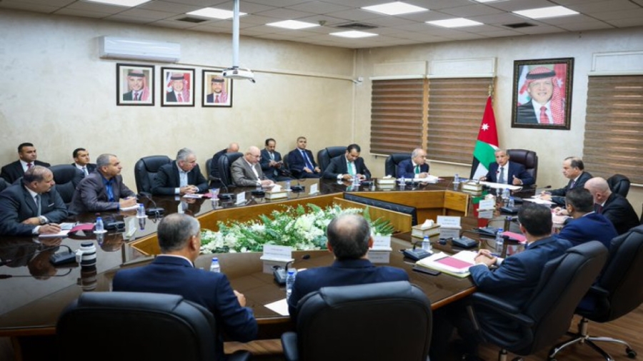 مزايا حكومية للمعلمين .. زيادة المكارم الجامعية وإسكانات وتمويل ميسر