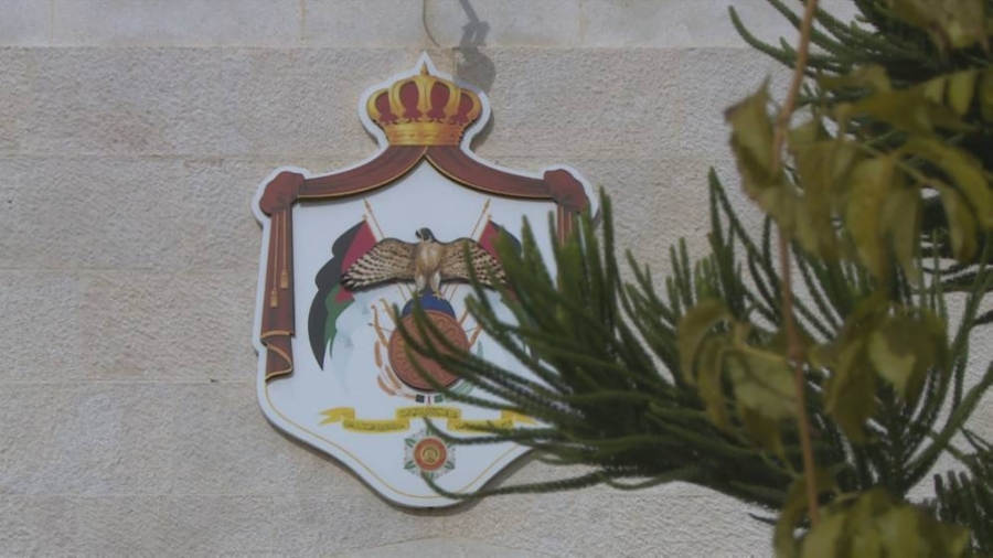 إحالة عدد من الموظفين إلى التقاعد (أسماء)