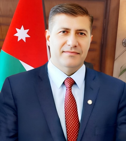 الدكتور زياد الدويري يفوز بجائزة التميز لعام 2025 من دار نشر عالمية