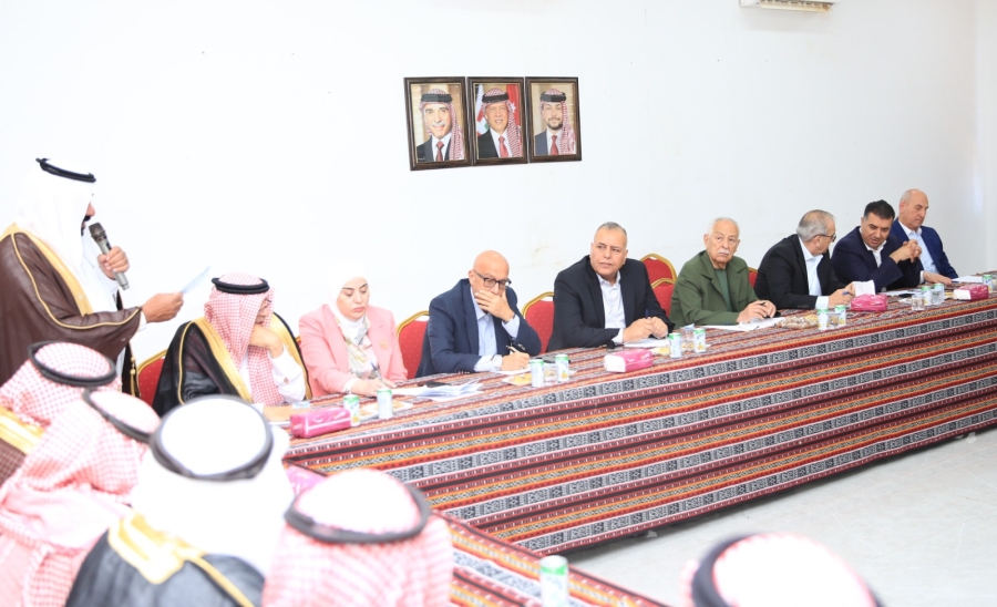 رئيس الديوان الملكي يلتقي شيوخ ووجهاء الجفر للوقوف على مطالب واحتياجات القضاء