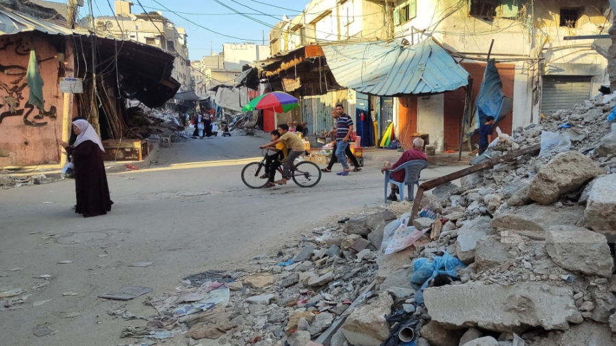 غزة تستقبل رابع الأعياد تحت القصف .. الفرح مهمة شاقة على قاطني الخيام