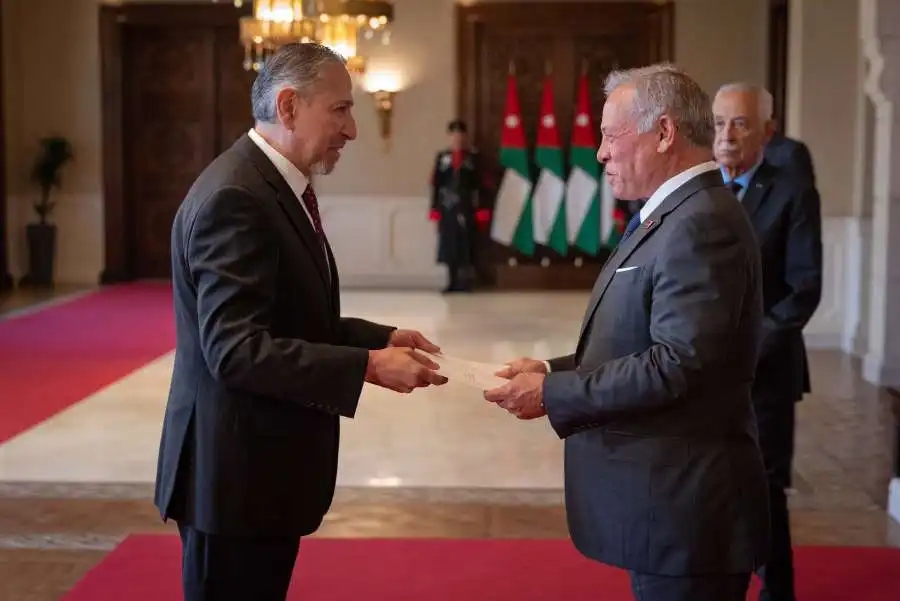 الملك يتقبّل أوراق اعتماد عدد من السفراء في قصر بسمان الزاهر