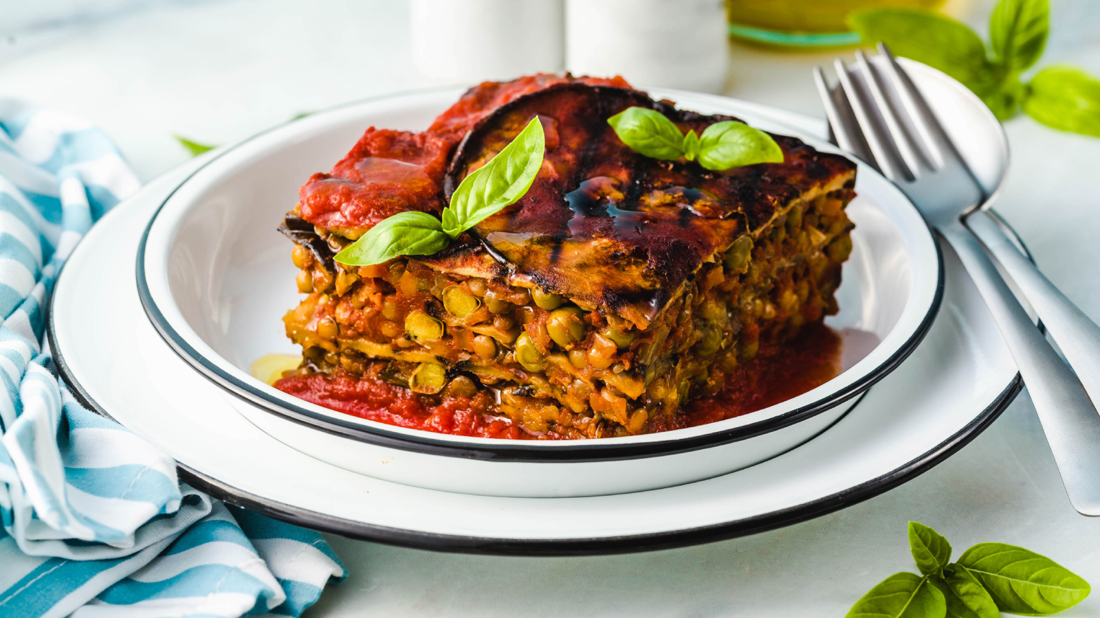 لازانيا العدس والباذنجان.. وصفة نباتية مشبعة