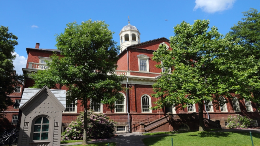 هارفارد تسعى لإنهاء خفض التمويل لتهديده الأمن القومي وأبحاث الصحة العامة