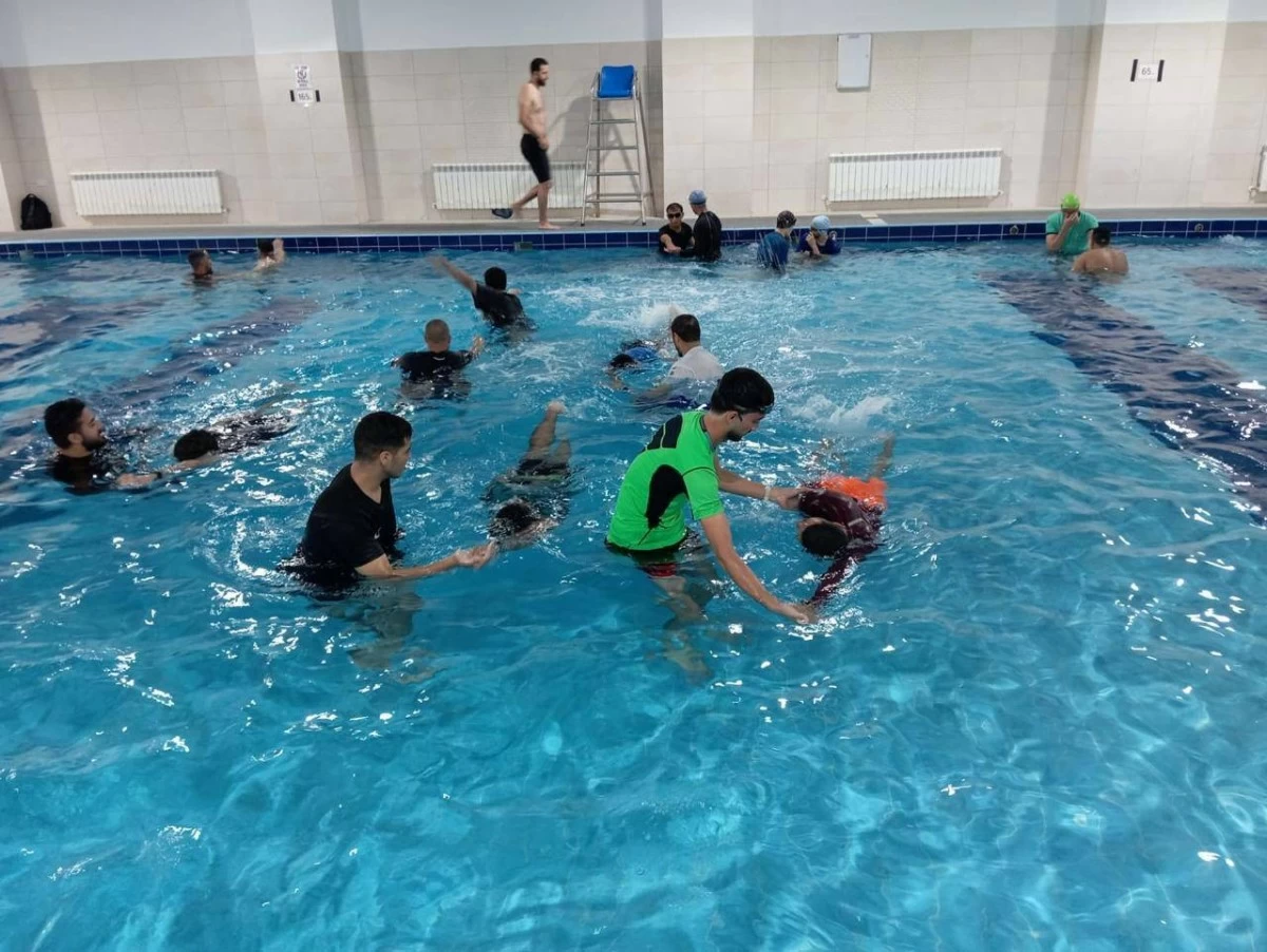 اختتام دورة مدربي السباحة “درجة ثالثة” في مدينة الحسين للشباب