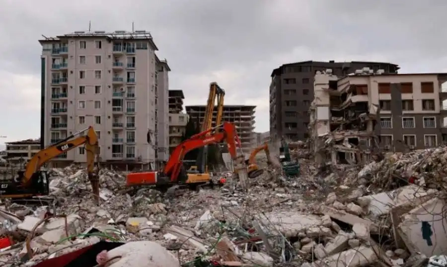 زلزال تركيا: طفلة تفارق الحياة رعبا و69 مصابا