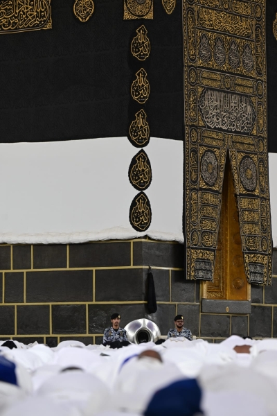 كسوة الكعبة.. خيوط من ذهب وحرير بمواصفات وجودة لا تتأثر بالظواهر الجوية