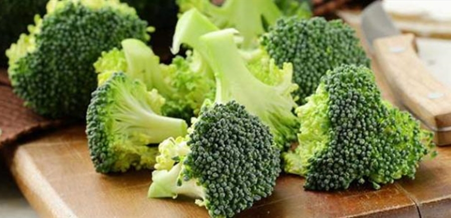 شواء البروكلي بدلًا من سلقه يُحدث فرقًا كبيرًا