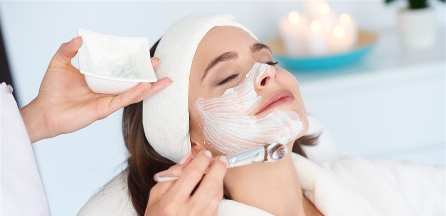 بشرة العيد تبدأ من الآن… أسرار النضارة في المنزل