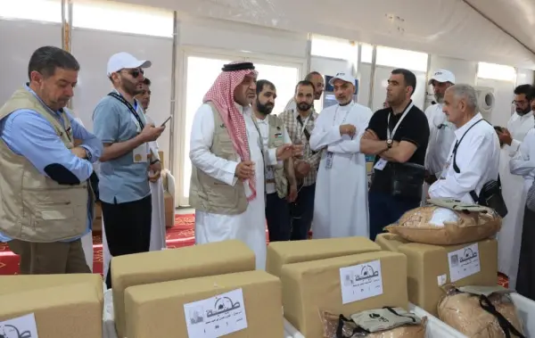 وزير الأوقاف يطلع الوفد الإعلامي على جاهزية مخيمات الحجاج بعرفات ومنى