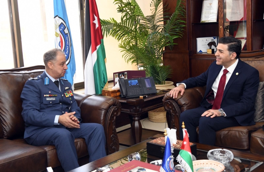 جامعة العلوم والتكنولوجيا وسلاح الجو الملكي يبحثان سبل التعاون المشترك