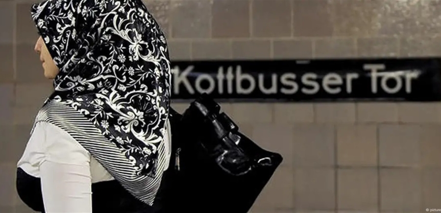 بشكل مفاجئ ... شيف شهيرة ترتدي الحجاب والجمهور يعلق