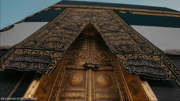 لماذا ترفع كسوة الكعبة وكم تبلغ تكلفتها؟