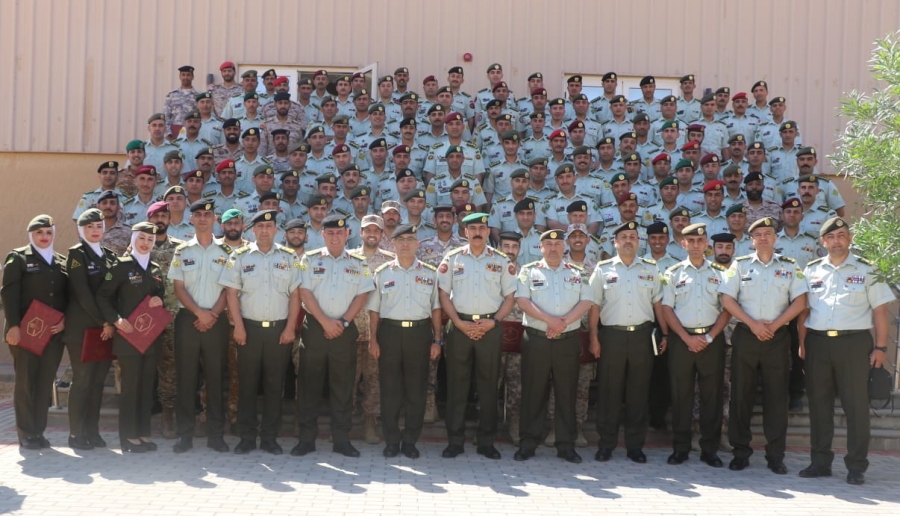 تخريج دورتي المناورة المتقدمة للضباط في مديرية سلاح المشاة والدروع