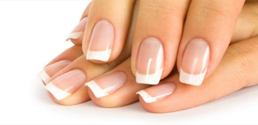 أضرار تركيب الأظافر.. جمال مؤقت قد يضر بصحة اليدين