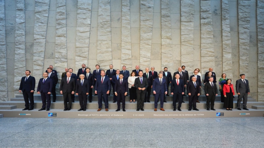 توافق بين أعضاء الناتو على مقترح لرفع الإنفاق الدفاعي إلى 5 في قمة لاهاي
