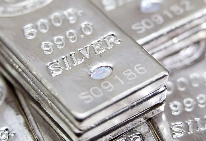 أسعار الفضة تسجل أعلى مستوى في 13 عاماً